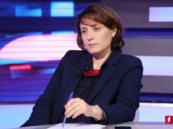 ელენე ხოშტარია