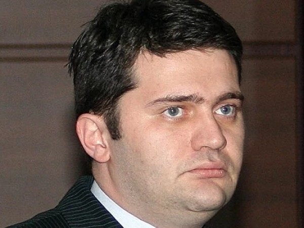 საპატიმროს დატოვებს