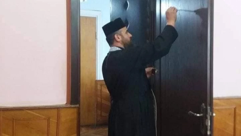 აკურთხეს