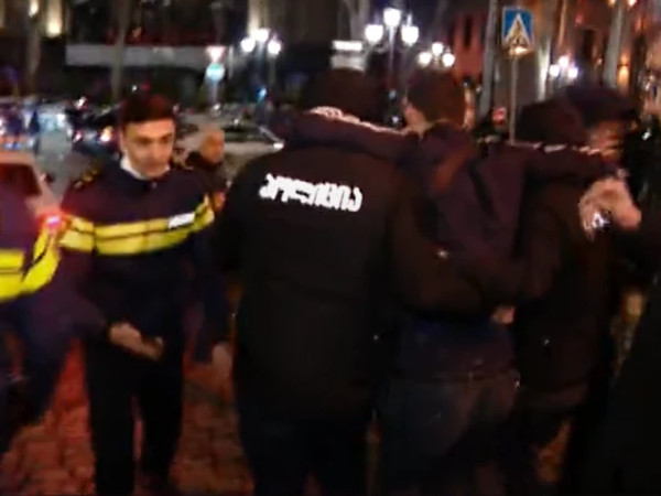 დაკავება