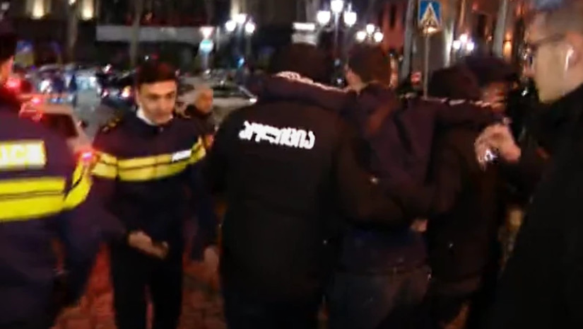 დაკავება