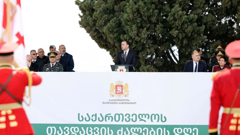 პრემიერი ჯარს მიმართავს