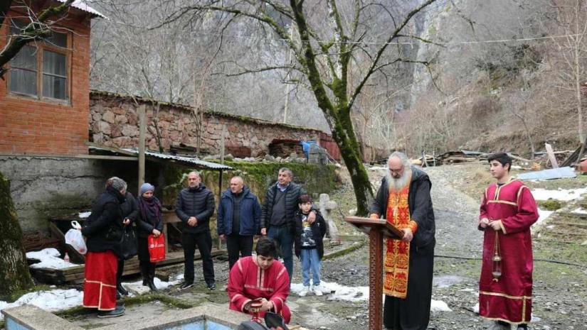 ცაგერში ნათლისღების სადღესასწაულო წირვა აღევლინა ცაგერის ღვთისმშობლის მიძინების ტაძარში ცაგერში ნათლისღების სადღესასწაულო წირვა აღევლინა ცაგერის ღვთისმშობლის მიძინების ტაძარში