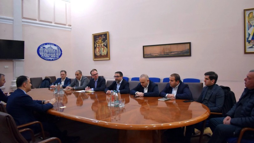 გიორგი ჩიქოვანმა ბათუმში მწვანე წყალბადის საწარმოს განთავსების საკითხზე შეხვედრებიგამართა