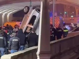 მაშველებმა მტკვრიდან მანქანა ამოიყვანეს მაშველებმა მტკვრიდან მანქანა ამოიყვანეს