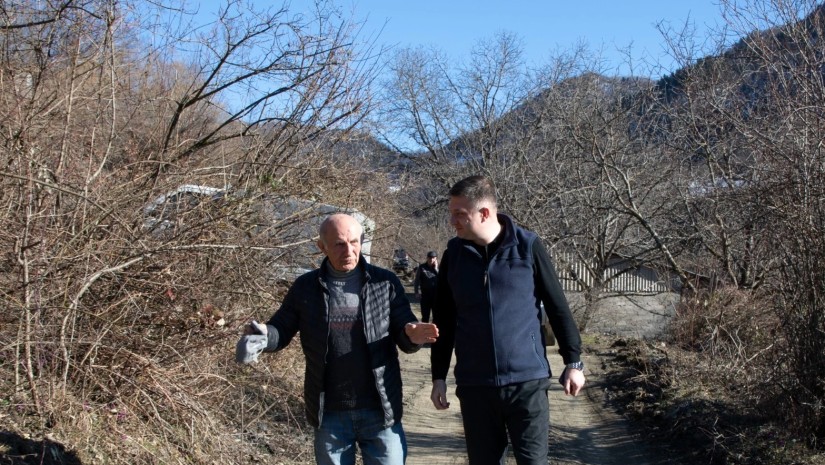 ონის მუნიციპალიტეტის სოფელ გომში საავტომობილო გზის სარეაბილიტაციო სამუშაოები იწყება ონის მუნიციპალიტეტის სოფელ გომში საავტომობილო გზის სარეაბილიტაციო სამუშაოები იწყება