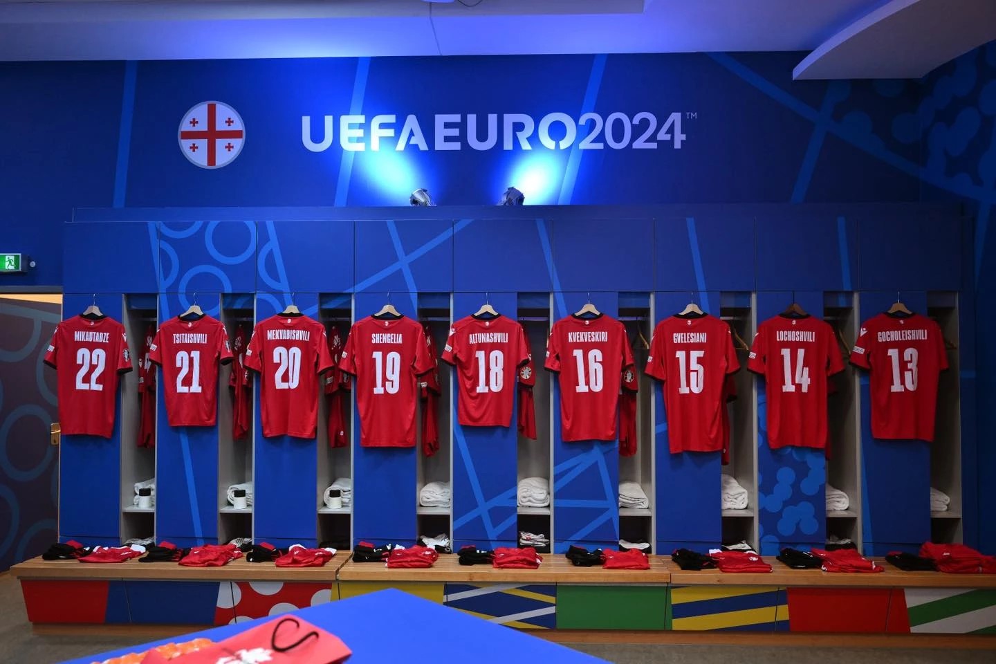 რა ფოტოებს აქვეყნებს ეროვნული ნაკრები გასახდელიდან