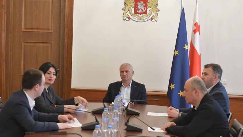 საპროცედურო საკითხთა და წესების კომიტეტმა პარლამენტში სტაჟირების გავლის წესის ცვლილების თაობაზე კანონპროექტი განიხილა