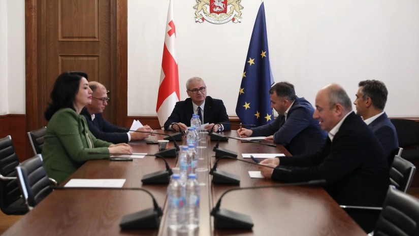 საპროცედურო საკითხთა და წესების კომიტეტმა თანამდებობის პირის კომიტეტის სხდომაზე სავალდებულო დასწრებისა და მოსმენის შესახებ იმსჯელა
