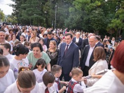 თორნიკე რიჟვაძემ ქობულეთში, სოფელ ხუცუბანში ახალი სკოლა გახსნა და მოსწავლეებს სასწავლო წლის დაწყება მიულოცა