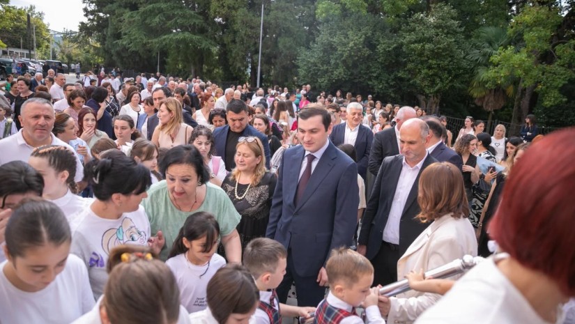 თორნიკე რიჟვაძემ ქობულეთში, სოფელ ხუცუბანში ახალი სკოლა გახსნა და მოსწავლეებს სასწავლო წლის დაწყება მიულოცა