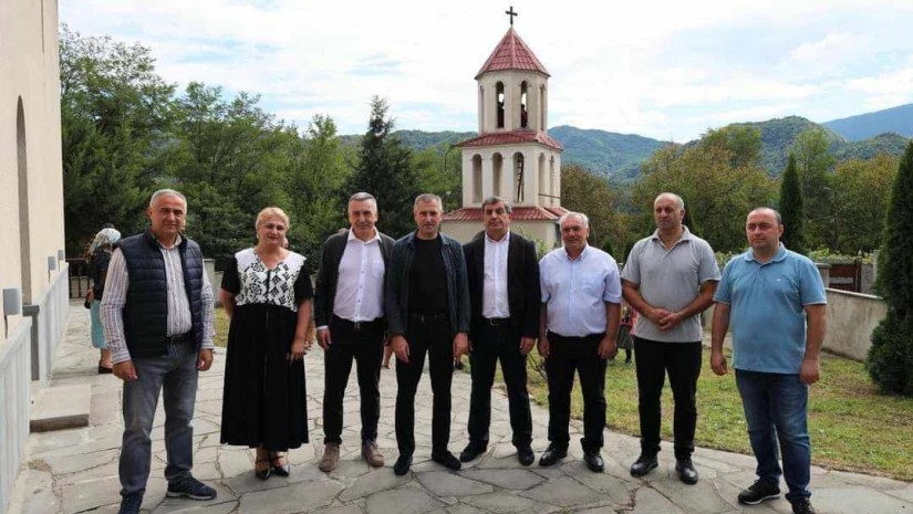 ცაგერის მუნიციპალიტეტის სოფელ ბარდნალაში, ღვთისმშობლის სახელობის ტაძარში, სადღესასწაულო წირვა აღევლინა 