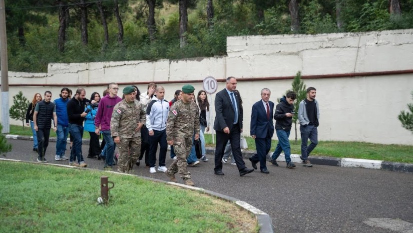 სპეციალური ოპერაციების სარდლობის ბაზას ახალგაზრდული პარლამენტის წევრები ესტუმრნენ