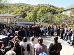 Dimitri Khundadze continues to hold meetings in the Dusheti municipality within the pre-election campaign of the Georgian Dream - Democratic Georgia party.