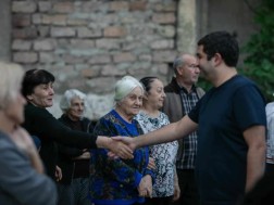 „ქართული ოცნების“ საარჩევნო კამპანიის ფარგლებში დელეგატი ნიკა ელისაშვილი ისნის რაიონის მოსახლეობასთან შეხვედრებს აგრძელებს