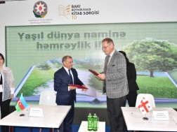 Konstantine Gamsakhurdia met his Azerbaijani colleagues in Baku