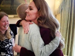 After completing chemotherapy, Kate Middleton met a girl fighting cancer - see the footage