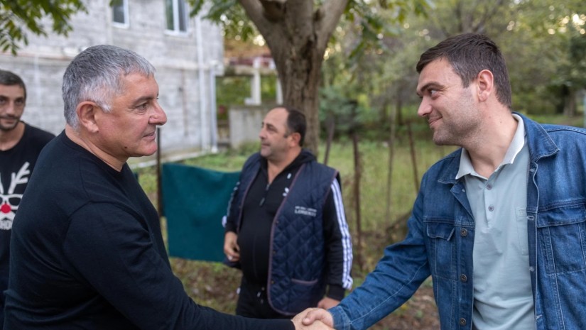 "პარტია „ქართული ოცნება - დემოკრატიული საქართველოს“ დელეგატი გია ჭყონია წინასაარჩევნო კამპანიის ფარგლებში შეხვედრებს   ქობულეთის   მოსახლეობასთან  აგრძელებს