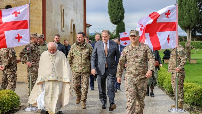 თავდაცვის მინისტრმა მე-4 ქვეითი ბრიგადის სამხედრო მოსამსახურეებს იუბილე მიულოცა