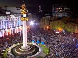 თავისუფლების მოედანზე „ქართული ოცნების“ საარჩევნო კამპანიის დასკვნითი ღონისძიება მიმდინარეობს