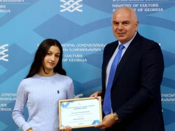 Shalva Gogoladze congratulated table tennis player Anastasia Chkhartishvili on her success at the international ranking tournament.