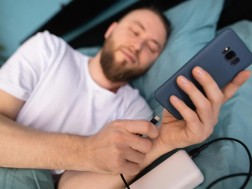 Is it harmful to use smartphones before going to bed - an expert's answer