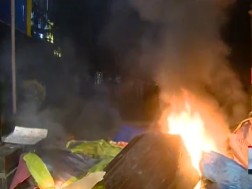 In the area surrounding the university, before the law enforcement officers started to break up the demonstration, the demonstrators burned their tents and set fire to trash cans.