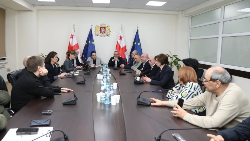 ჯანდაცვის სამინისტროში, დიალიზის სერვისის მიმწოდებელ დაწესებულებებთან შეხვედრა გაიმართა