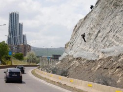 ჭაბუა ამირეჯიბის გზატკეცილზე, კლდოვან ფერდზე მიმდინარე სამუშაოების გამო, ღამის საათებში საავტომობილო მოძრაობა შეიზღუდება ჭაბუა ამირეჯიბის გზატკეცილზე, კლდოვან ფერდზე მიმდინარე სამუშაოების გამო, ღამის საათებში საავტომობილო მოძრაობა შეიზღუდება