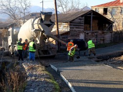 ახალციხის მუნიციპალიტეტის სოფელ ტყემლანაში ბეტონის გზა იგება