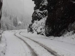 Traffic on the roads is prohibited due to bad weather - the Department of Roads warns drivers