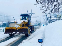 Due to heavy snowfall, road cleaning is actively underway in Oni municipality