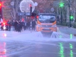 The participants of the rally marched to Vaki Park, but after the appearance of police forces, they moved to Kipshidze Street.