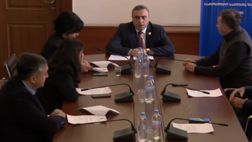საპროცედურო საკითხთა კომიტეტმა მხარი დაუჭირა ირაკლი კობახიძისთვის, მაკა ბოჭორიშვილისთვის, ანრი ოხანაშვილისთვის, დავით სონღულაშვილისთვის და მარიამ ქვრივიშვილისთვის პარლამენტის წევრის უფლებამოსილების ვადამდე შეწყვეტის საკითხს
