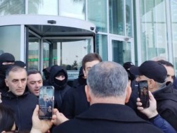 The participants of the protest action entered the Batumi Justice House and called the employees to strike.