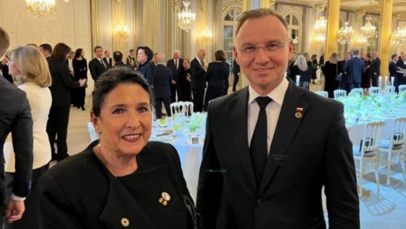 საქართველოს პრეზიდენტი პარიზში პოლონელ კოლეგას ანჟეი დუდას შეხვდა