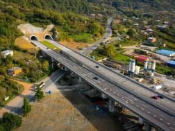 Irakli Karseladze congratulates the field of road construction on the professional day