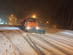 Roads are cleaned and technical salt is poured in the territories of Tbilisi