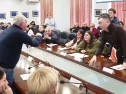 ხმაური და დაპირისპირება იყო ზუგდიდის საკრებულოს სხდომაზე