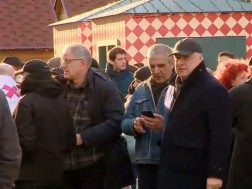 ათონელის საპრეზიდენტო სასახლესთან მოქალაქეები შეიკრიბნენ