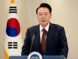 The South Korean court issued an arrest warrant for the impeached president