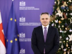 Aleksandre Tsuladze congratulates the society on the New Year