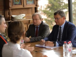 პარტია „საქართველოსთვის“ ცნობით, საქართველოში ვიზიტით მყოფი ევროპის საბჭოს საპარლამენტო ასამბლეის მონიტორინგის კომიტეტის თანამომხსენებლები გიორგი გახარიას სახლში ეწვივნენ