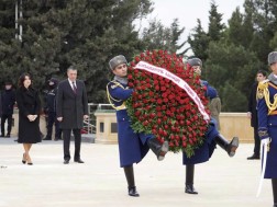 მაკა ბოჭორიშვილმა აზერბაიჯანის ეროვნული ლიდერის, ჰეიდარ ალიევისა და მისი მეუღლის, ზარიფა ალიევას ხსოვნას პატივი მიაგო