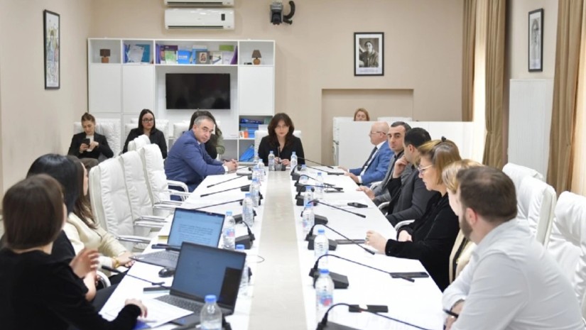 გარემოს დაცვისა და ბუნებრივი რესურსების კომიტეტი გარემოს დაცვისა და ბუნებრივი რესურსების კომიტეტი