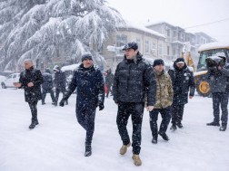 აჭარაში ინტენსიურად თოვს, მობილიზებულია შესაბამისი საგანგებო და მუნიციპალური სამსახურები - გავაგრძელებთ საგანგებო რეჟიმში მუშაობას, რათა მინიმალური დისკომფორტი შეექმნას ჩვენს თანამოქალაქეებს - თორნიკე რიჟვაძე