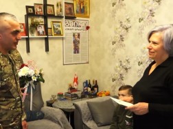 Defense military servicemen congratulated the mothers of the fallen comrades on Mother's Day