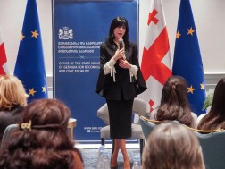 სახელმწიფო მინისტრმა სამოქალაქო ინტეგრაციის სკოლის ფარგლებში ტრენინგ-სემინარი „ქალთა მონაწილეობის გაძლიერება სამოქალაქო ინტეგრაციის პროცესში“ გახსნა და მონაწილეებს სიტყვით მიმართა