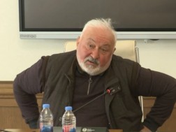 ნოდარმა მითხრა [ბადრი] ჯაფარიძისგან რეკავს წარმომადგენელი და გვთხოვენ შეხვედრას, კომპანიაში წილის ყიდვა უნდათო. კაცი, რომელმაც მოგვსპო, გაგვანადგურა, ფული წაგვართვა. ჩვენ გადავწყვიტეთ თქვენს კომპანიაში წილის ყიდვა, ფერები მოგვწონს თქვენიო - ჯემალ ლეონიძე