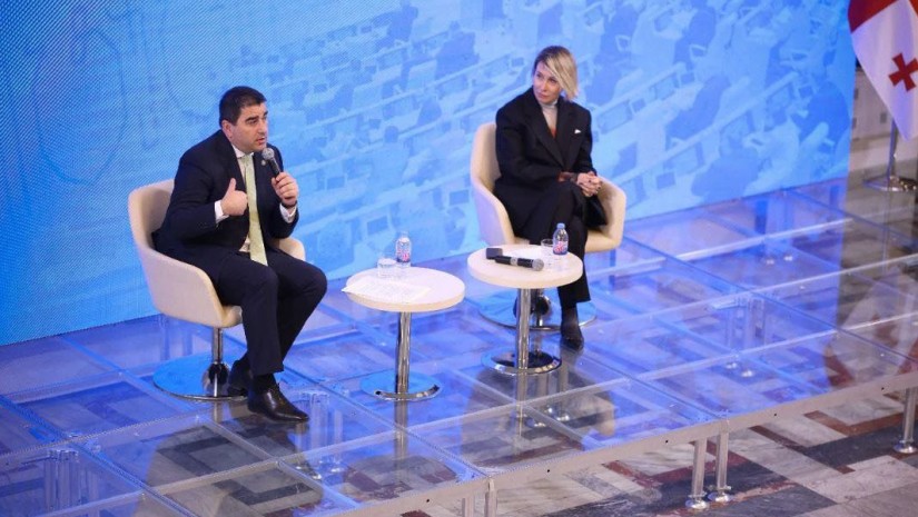 შალვა პაპუაშვილი ახალგაზრდებს შეხვდა